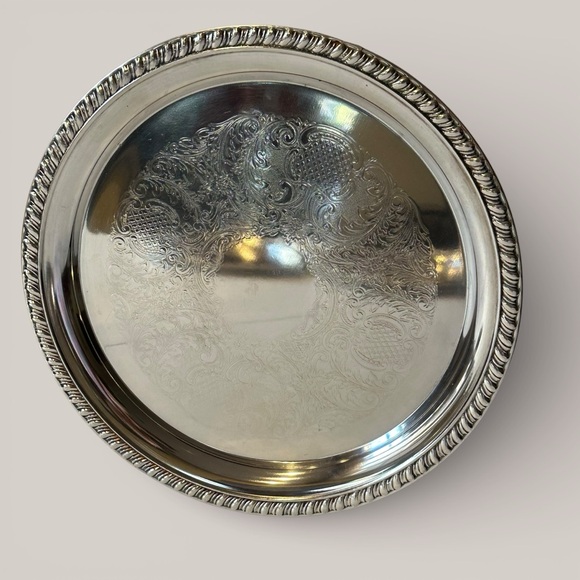 Vintage Oneida USA Leonard Silverplate Etched Serving Trays - Picture 4 of 9